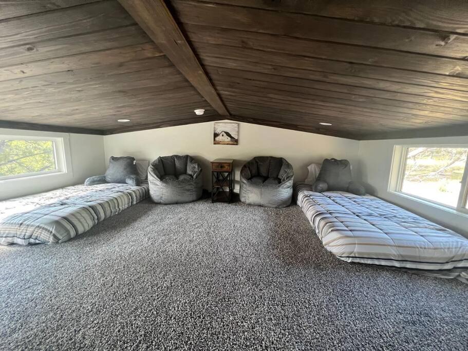 Fox Hollow - Tiny Home With Cypress Creek Access, Park Like Setting Вімберлі Екстер'єр фото